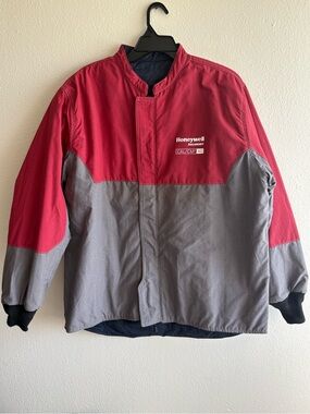 Honeywell Size XL Salisbury Pro-Wear Plus Welding Coat CAL/CM2 40 Red Gray